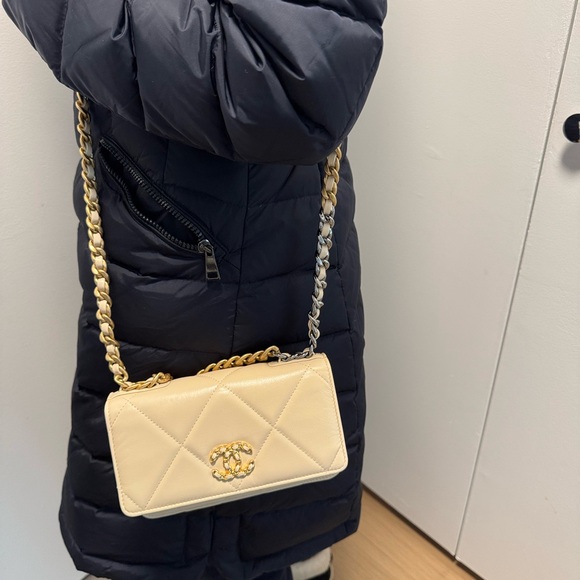 20A Chanel 19 Quilted Lambskin WOC Beige Wallet on Chain BNWT - Picture 3 of 12
